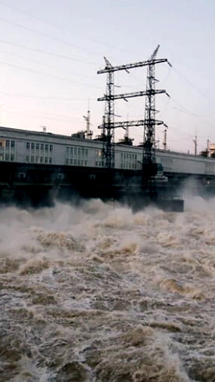 Зейская ГЭС и Камская ГЭС увеличивают сбросы воды из-за весеннего половодья