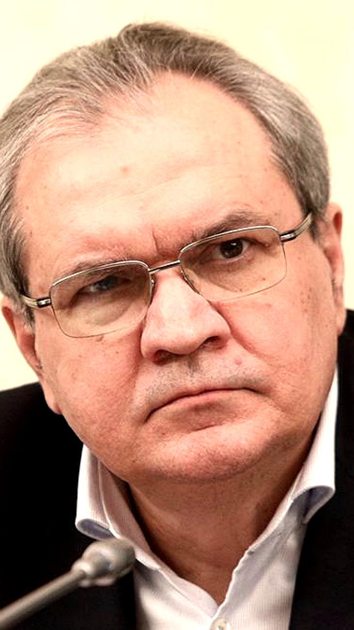 Председатель СПЧ Валерий Фадеев выступил за запрет ИИ в курсовых работах студентов