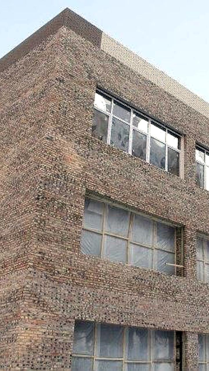 Строительство школы в Омске задерживается: готовность 69%, сдача перенесена на 2025 год