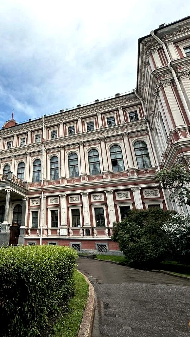 Сергей Ролдугин получил Николаевский дворец в Петербурге после решения суда