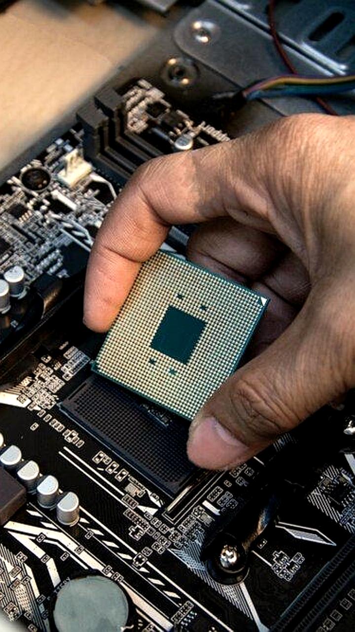 Импорт процессоров Intel и AMD в России сократился, но местные компании сообщают о росте поставок