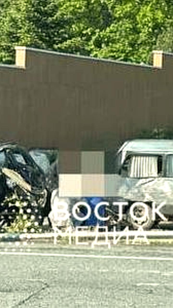 Серьезное ДТП в пригороде Владивостока: пострадал автомобилист