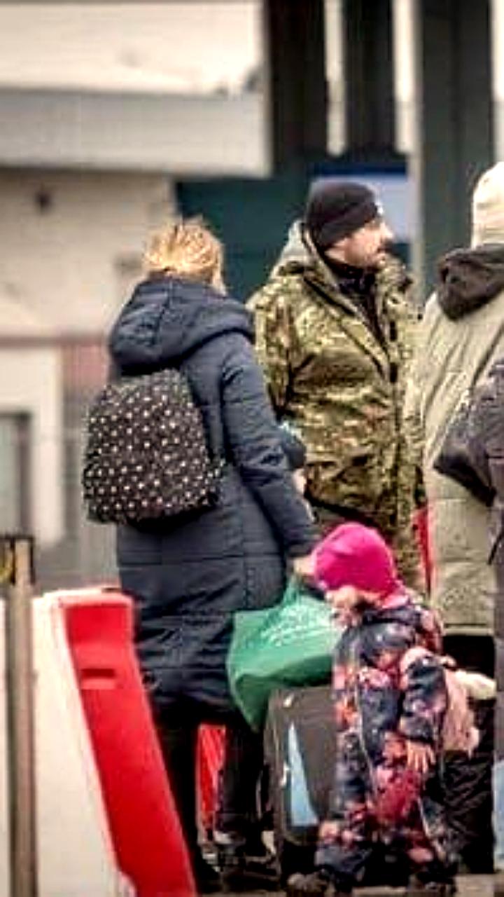 Каждый четвертый украинский ребенок рассматривает возможность эмиграции