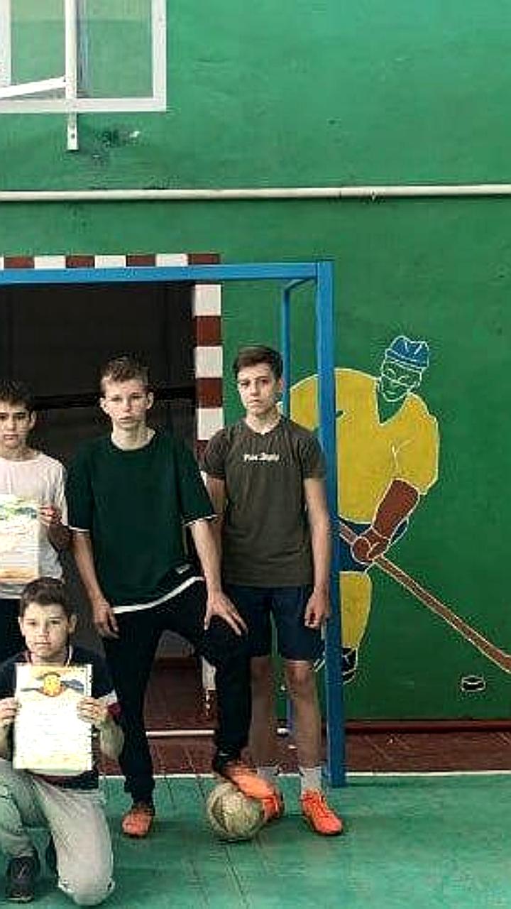 Турниры по мини-футболу в Омсукчане и Аскании-Нова: юные спортсмены демонстрируют мастерство