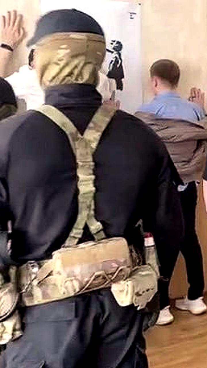 Задержание активистов «Яблока» в Екатеринбурге во время акции в поддержку политзаключенных