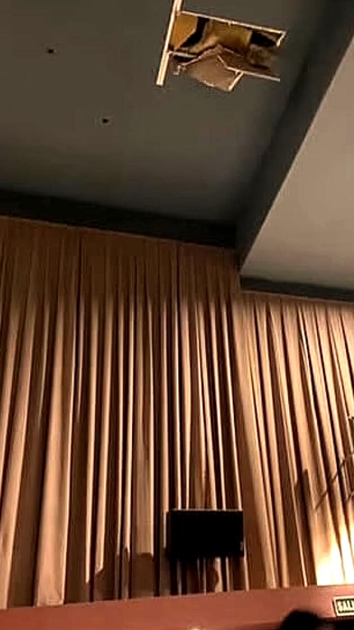 Потолок обрушился на зрительницу во время просмотра фильма в Аргентине