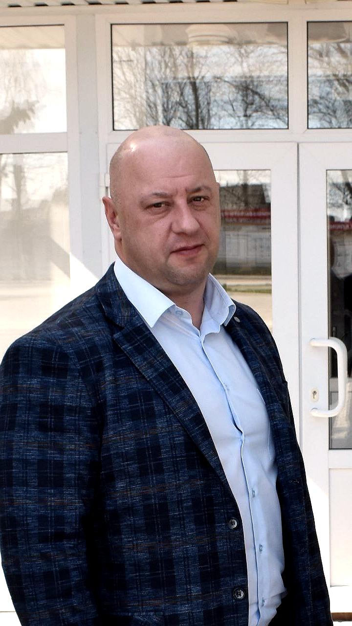 Глава Конышевского района Дмитрий Новиков подписал контракт с «Барс Курск» на 6 месяцев