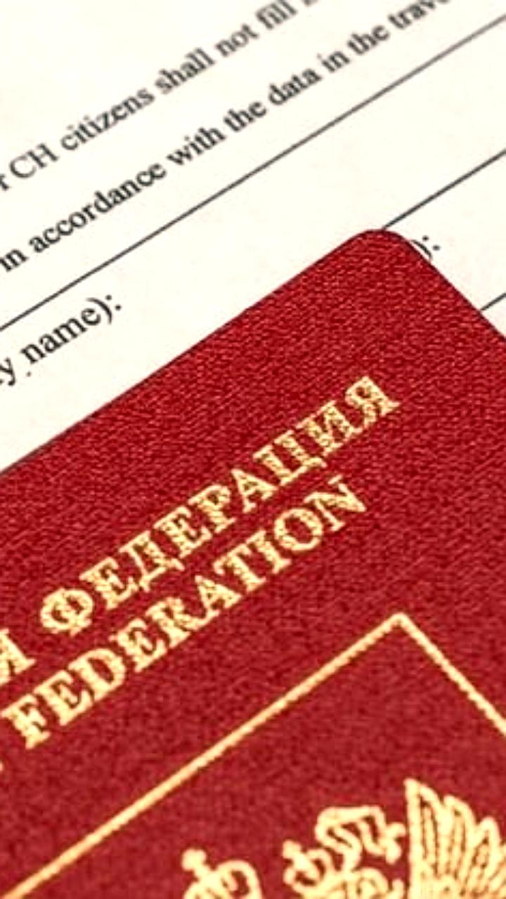 Латвия призывает ЕС приостановить выдачу шенгенских виз россиянам