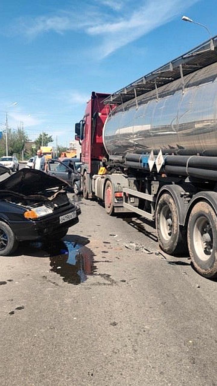 Столкновение трех автомобилей в Кировском районе: пострадавшие обратились за медицинской помощью