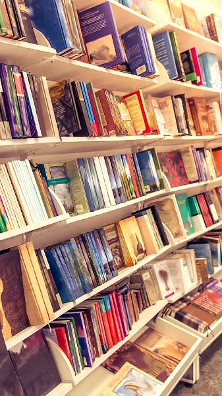 Книжные магазины России получили указания на уничтожение 37 книг из-за закона о ЛГБТ-пропаганде