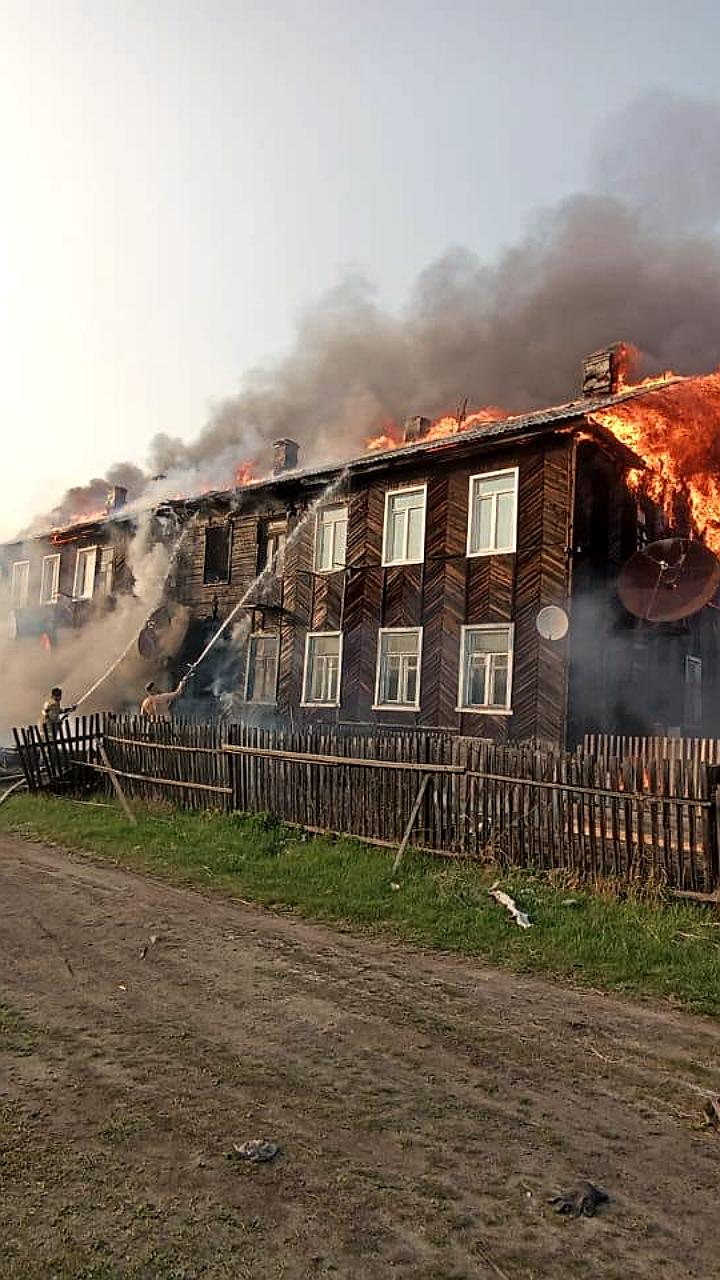 Пожар в Ерофее Павловиче уничтожил многоквартирный дом, оставив 7 человек без жилья