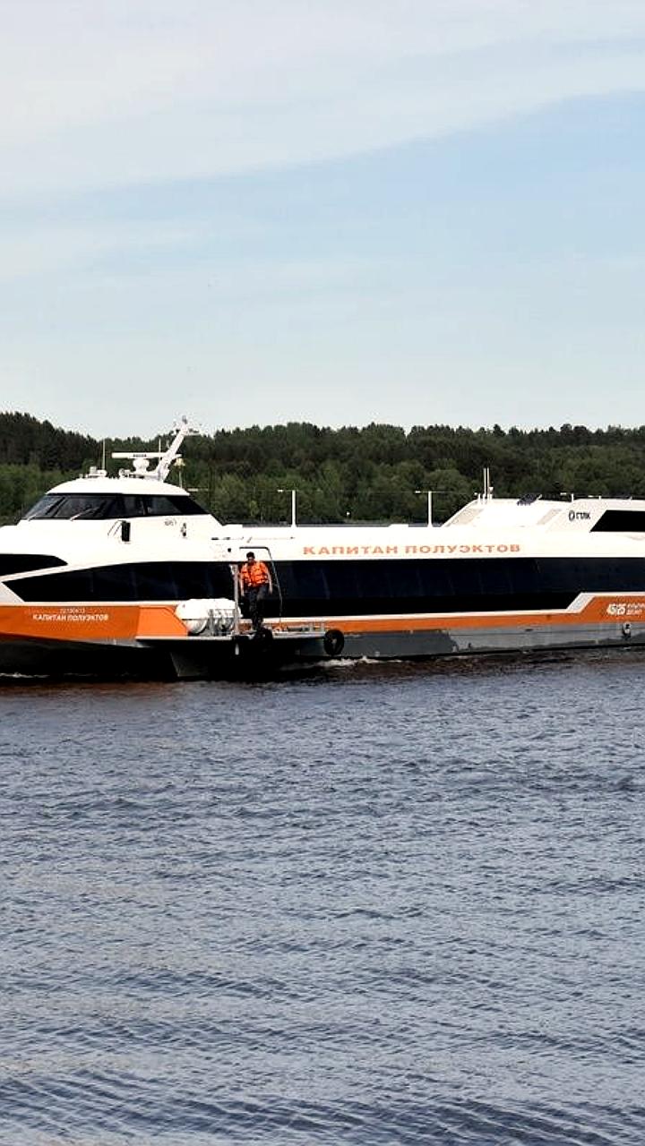 Скоростное судно 'Космонавт Павел Попович' начнет курсировать между Сочи и Геленджиком с 1 июня