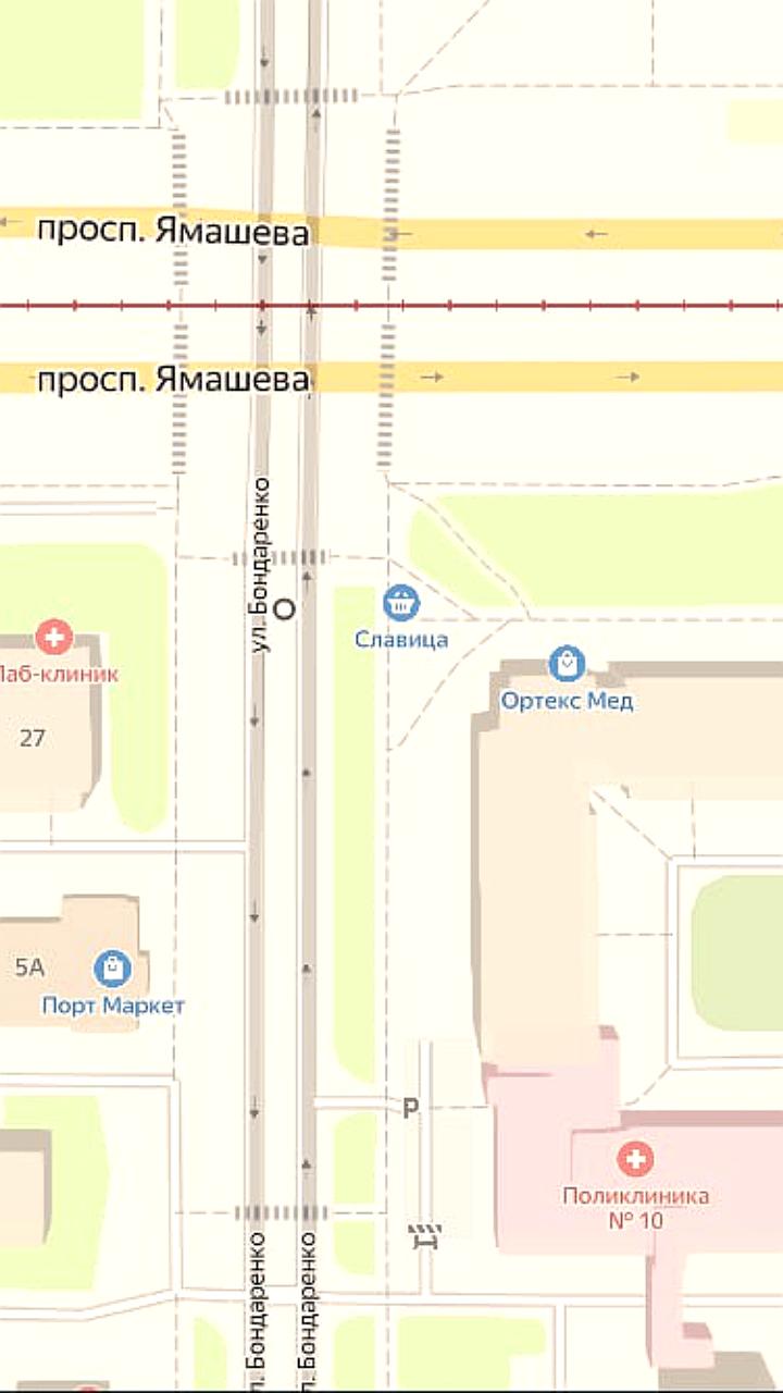 Провал асфальта в Бийске: авария на коллекторе требует устранения