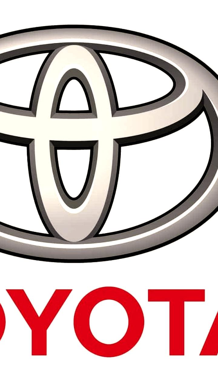 Toyota возобновляет продажи автомобилей в России