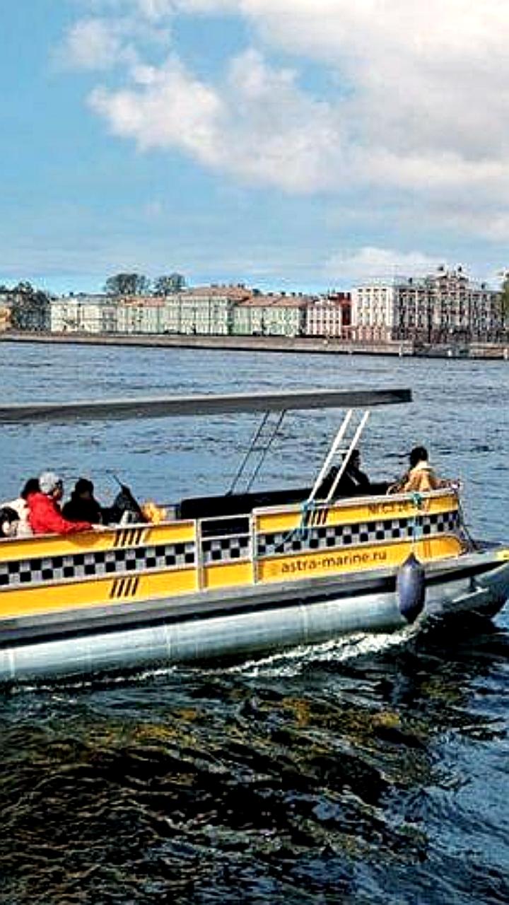 В Петербурге стартовал сезон паромной переправы 'Желтая линия'