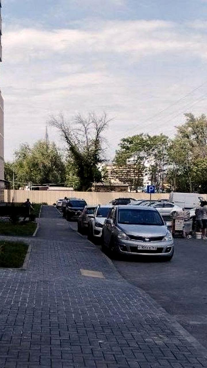 Скандал вокруг многоэтажек в Ростове: жильцы потеряли землю под домом