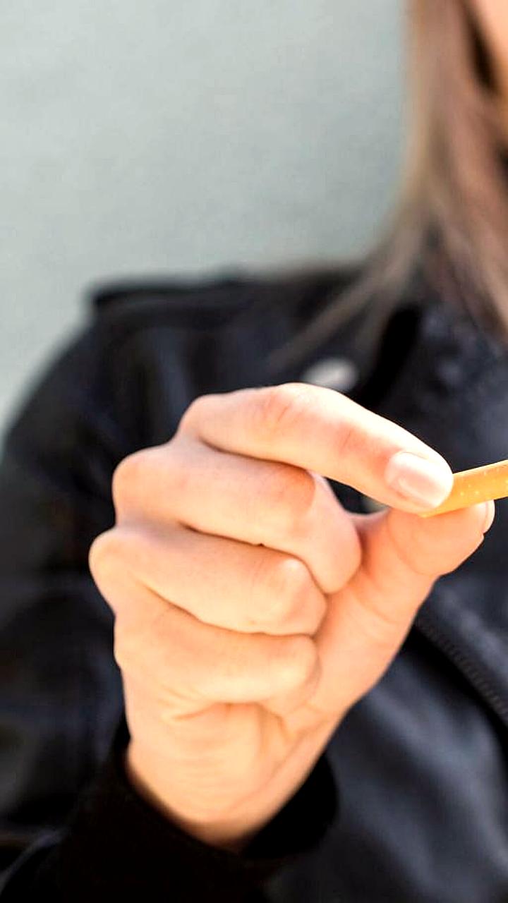 11-летняя девочка из Татарстана обратилась к врачам из-за зависимости от курения