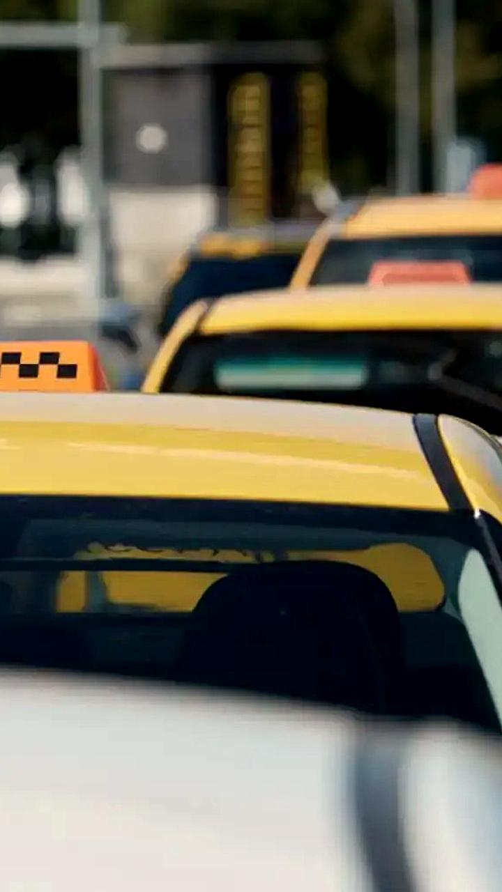 Авито запускает онлайн-бронирование автомобилей для такси в Москве и Санкт-Петербурге