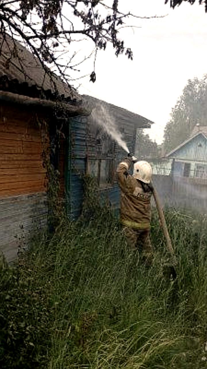 Пожарные быстро ликвидировали возгорание автомобилей в Орле и Оленегорске