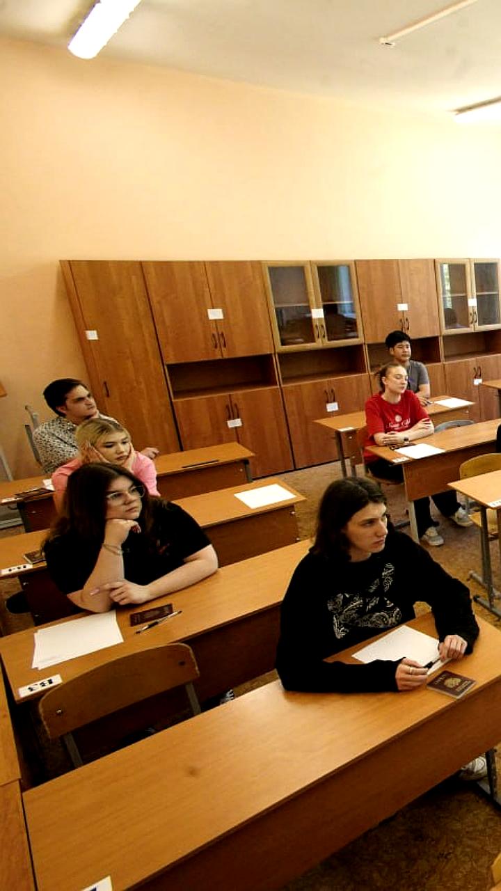 В день ЕГЭ по обществознанию в сети появились сканы реальных вариантов экзамена