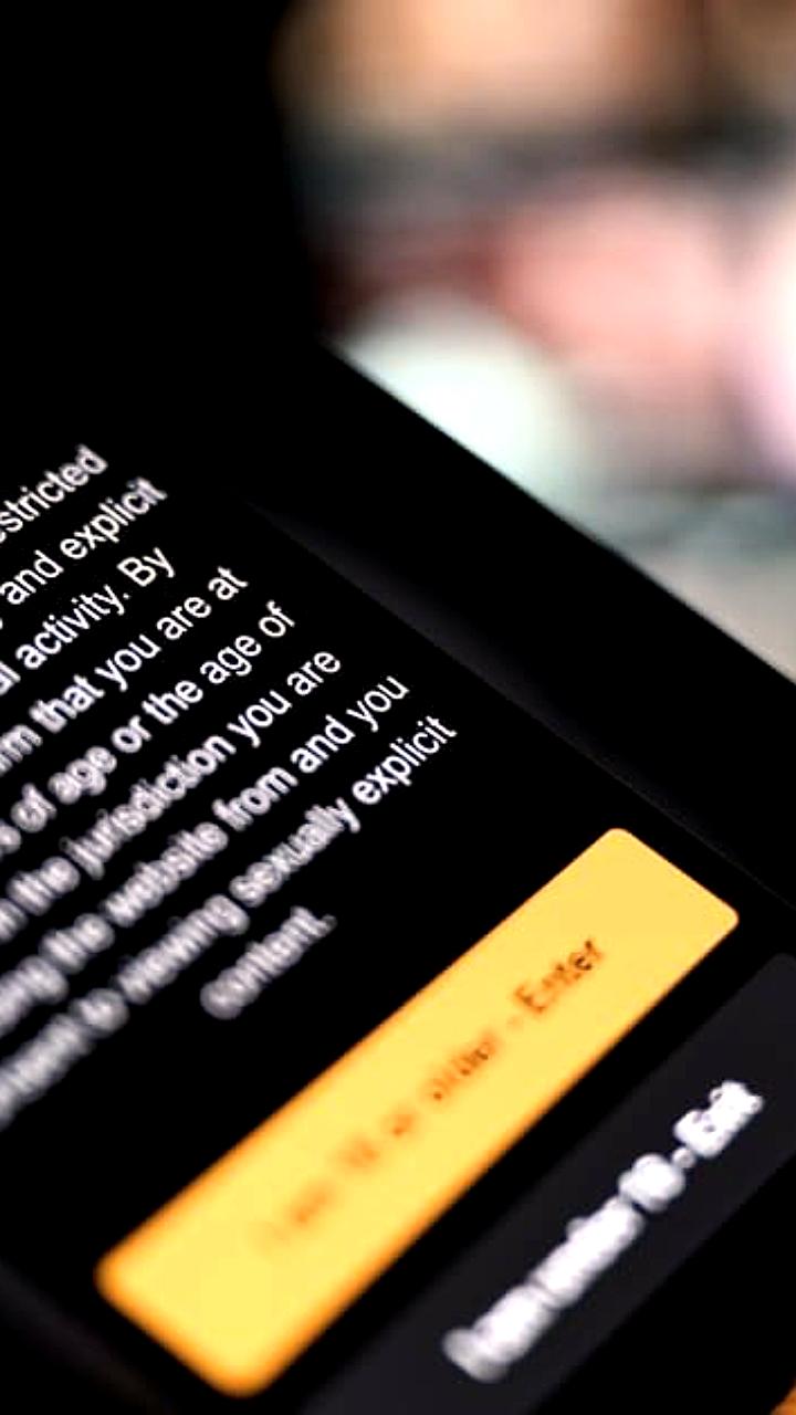 Pornhub приостанавливает доступ к контенту во Франции из-за новых правил