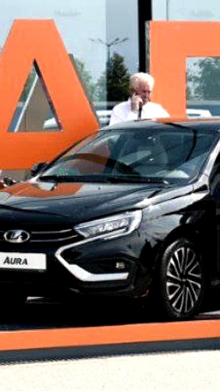 АвтоВАЗ ожидает снижение продаж автомобилей Лада в июне на 30-35%