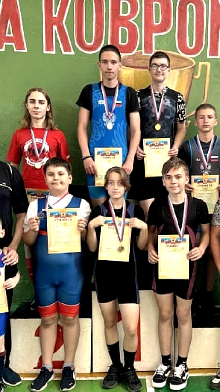 Арсений Решетов стал чемпионом мира по пауэрлифтингу в Геленджике