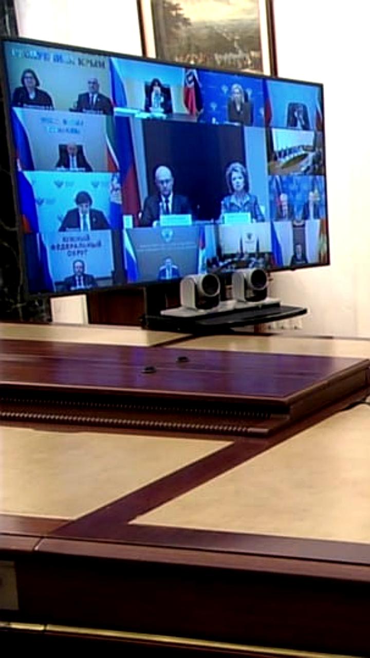 Путин проведет Совет по поддержке русского языка и школьным учебникам