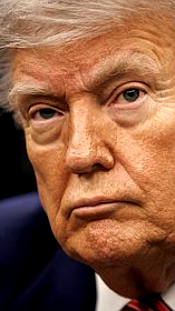 Трамп обсуждает санкции против России после разговора с Путиным