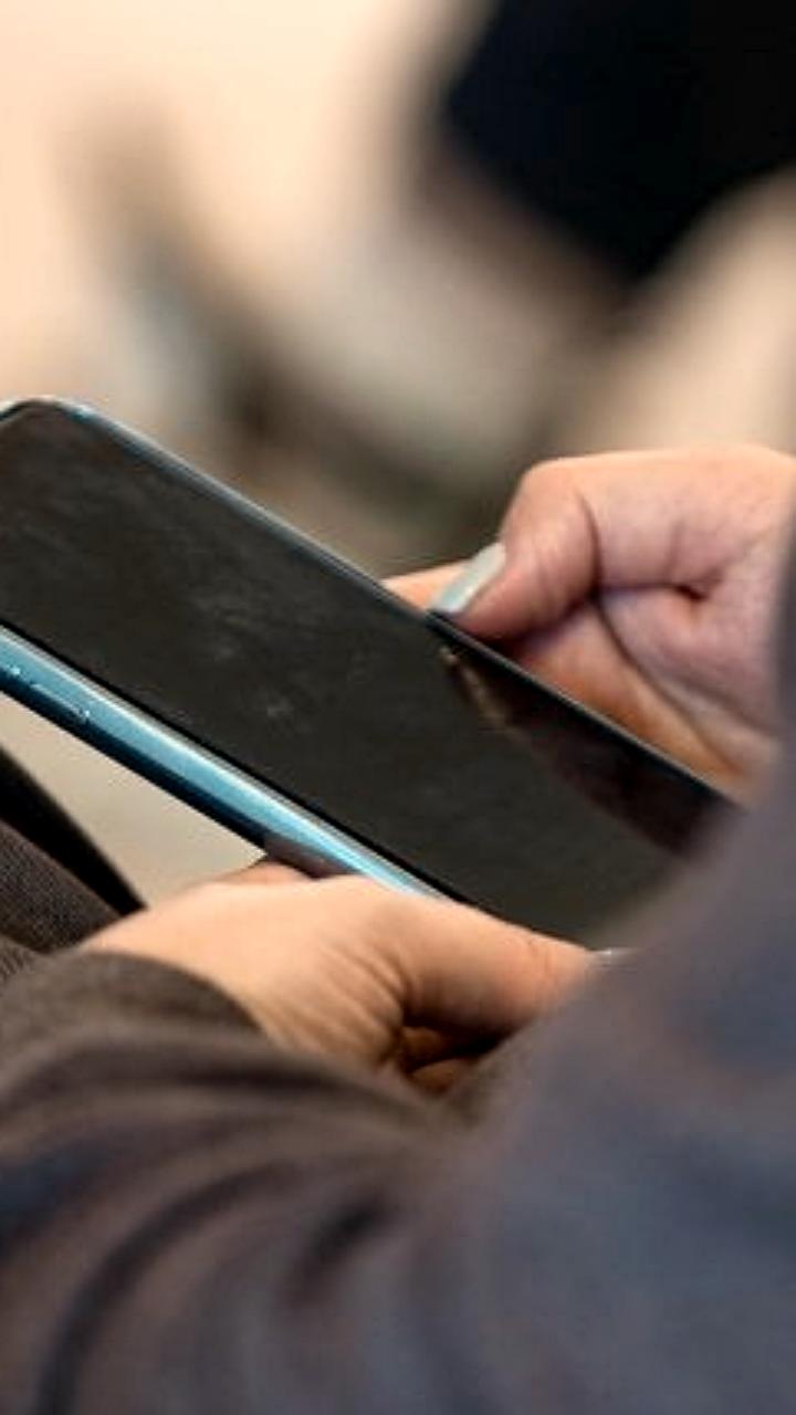 ВТБ и ПСБ переходят на информирование клиентов через VK из-за ограничений на Telegram