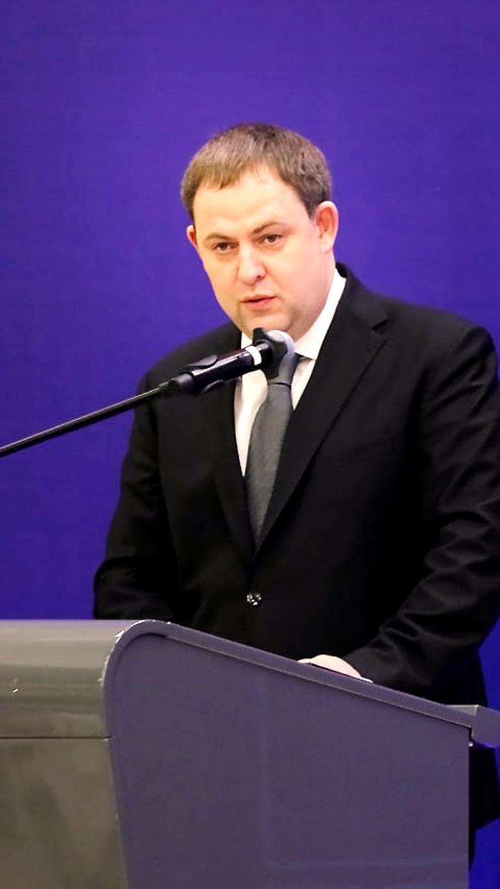 Обсуждение развития промышленности в Сибири и Дальнем Востоке на выездном мероприятии Минпромторга в Иркутске