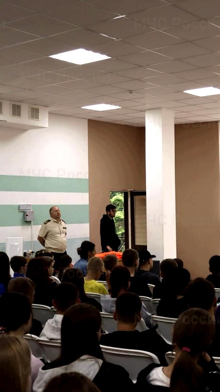 Спасатели обучают детей правилам безопасности в лагерях Ульяновска
