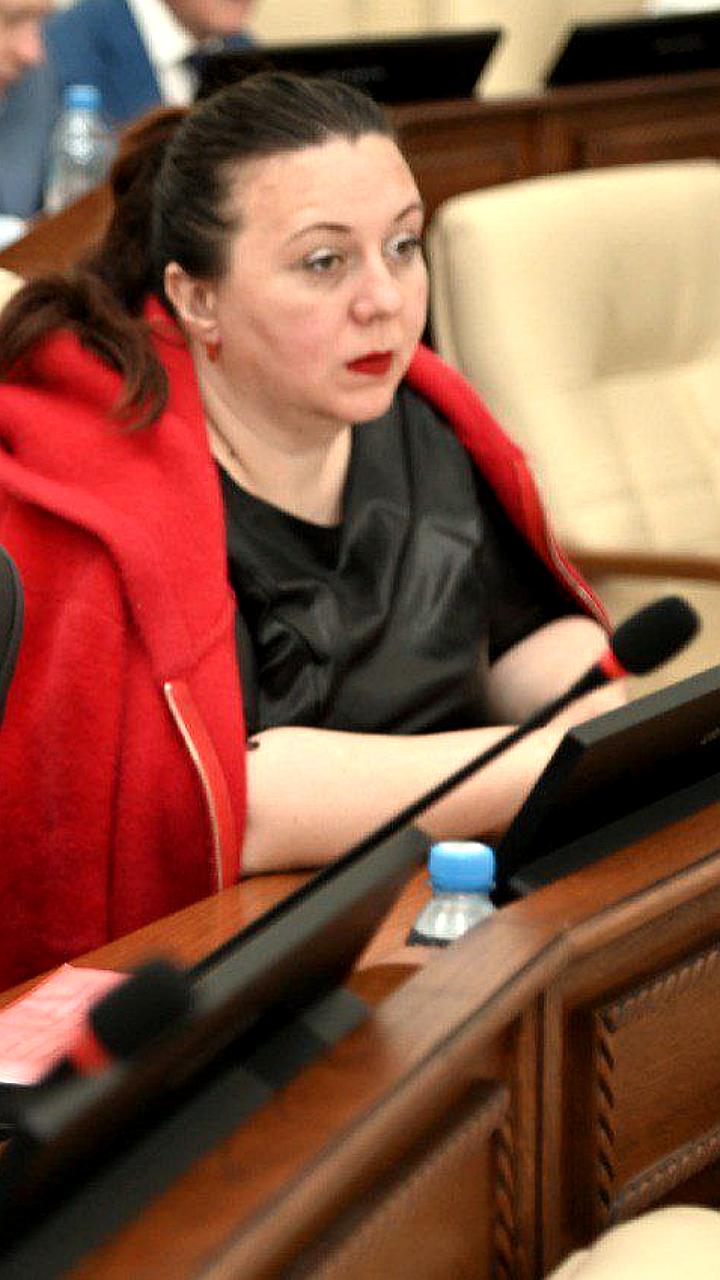Депутат-коммунист Александр Волобуев критикует низкие компенсации для учителей ЕГЭ