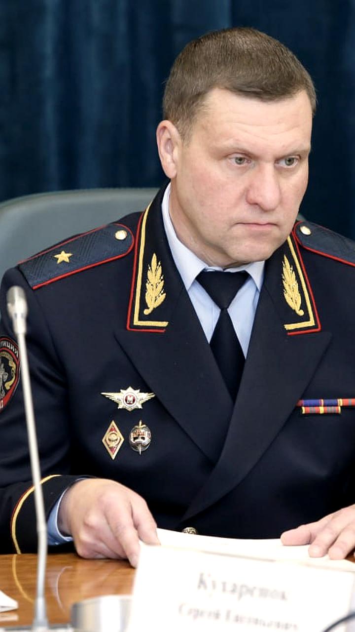 Владимир Колокольцев провел церемонию присвоения специальных званий в МВД