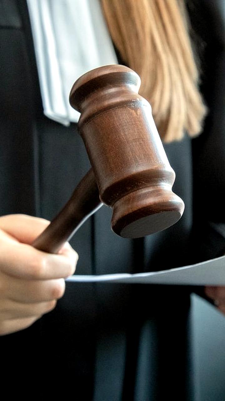 Экс-полицейский из Свободного осужден за взятки и лишен права занимать госдолжности