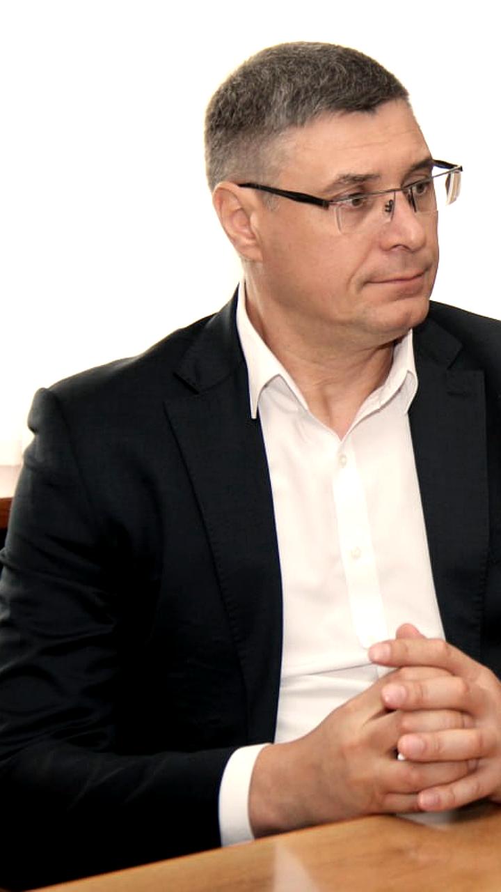 Губернатор Забайкалья вручил икону Александру Михайлову к юбилею