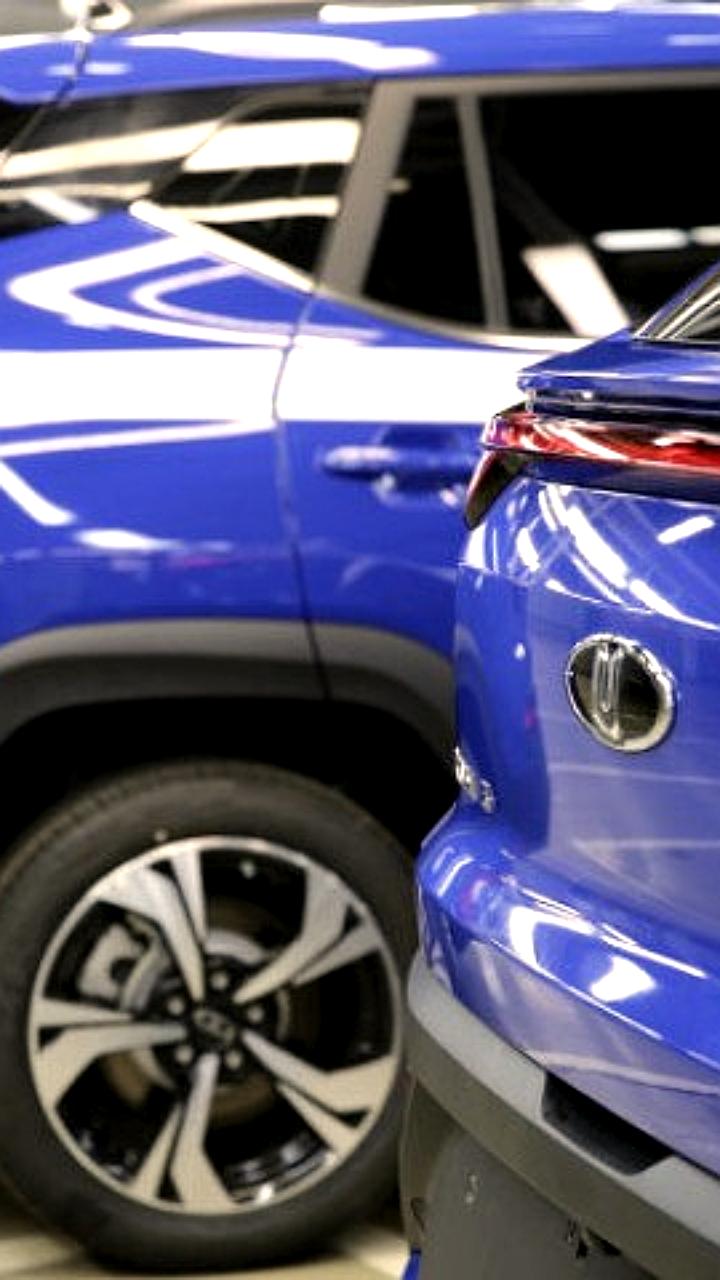 Завод Москвич планирует выпуск гибридных автомобилей к 2028 году