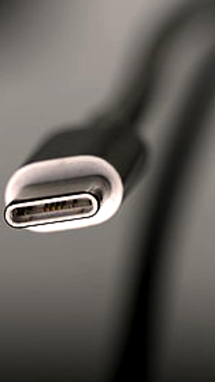 Apple анонсирует новое зарядное устройство MagSafe с мощностью до 50 Вт
