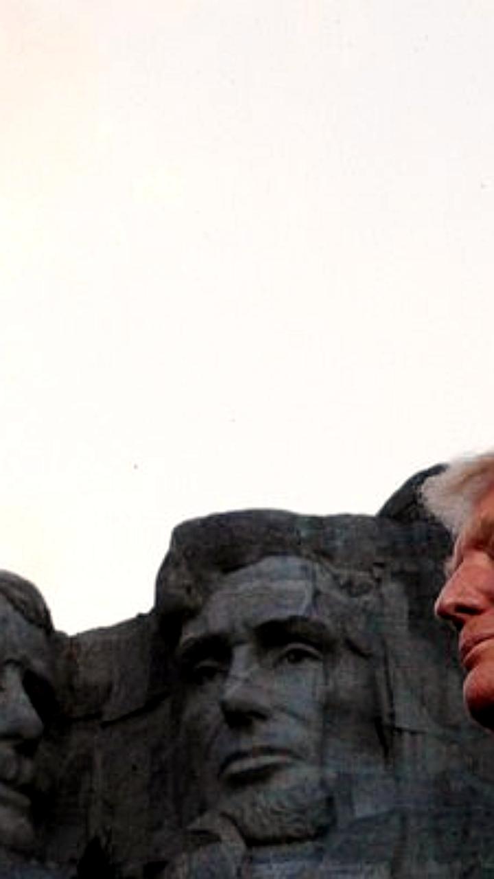 Трамп поддерживает законопроект о добавлении своего барельефа на горе Рашмор