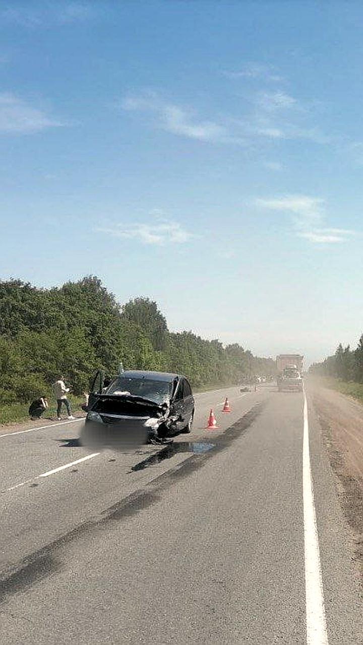 Два автомобиля столкнулись в Красноярске: пострадали четыре человека