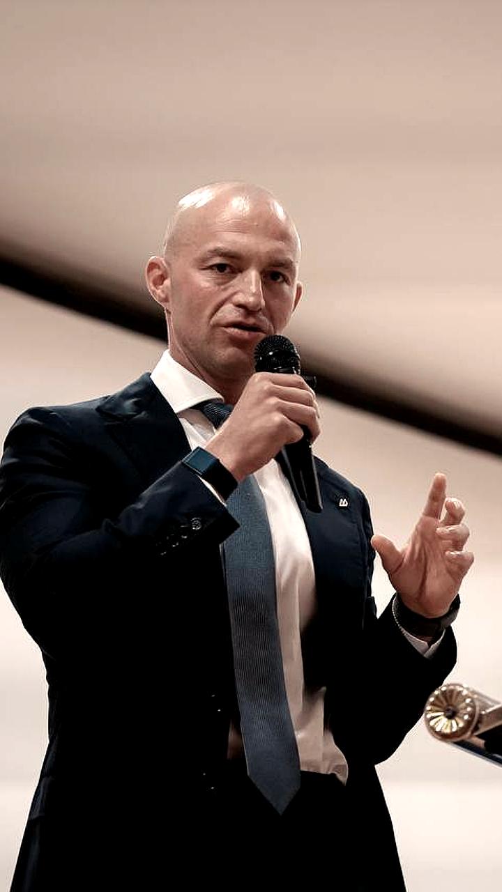 Александр Винокуров назначен президентом Федерации тяжелой атлетики России