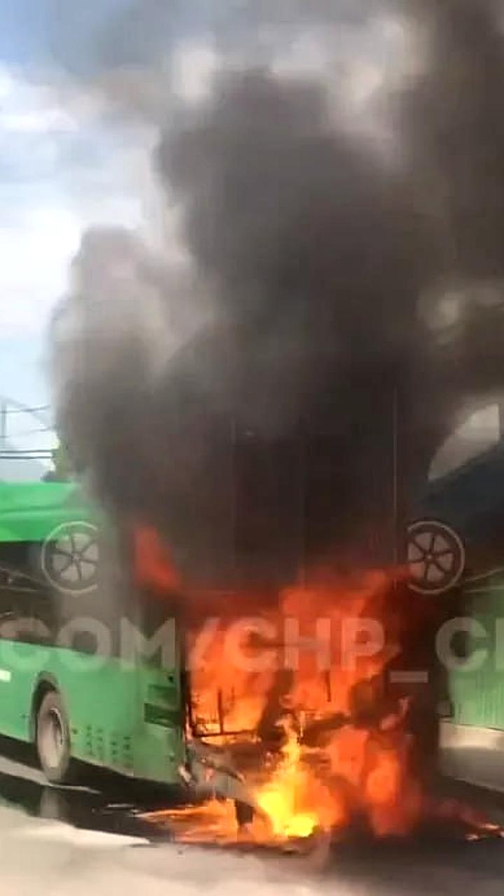 В Челябинске на ходу загорелся рейсовый автобус, пострадавших нет