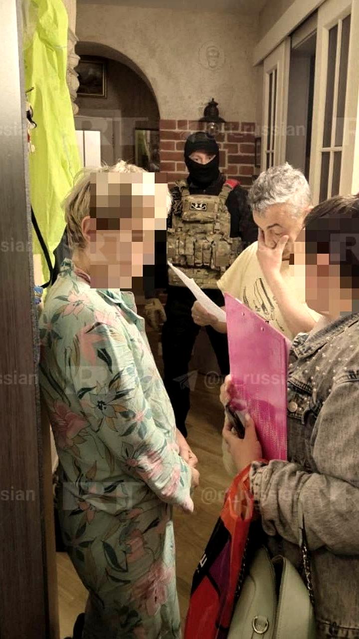 Обыски в квартире Льва Шлосберга в Пскове по делу о дискредитации армии