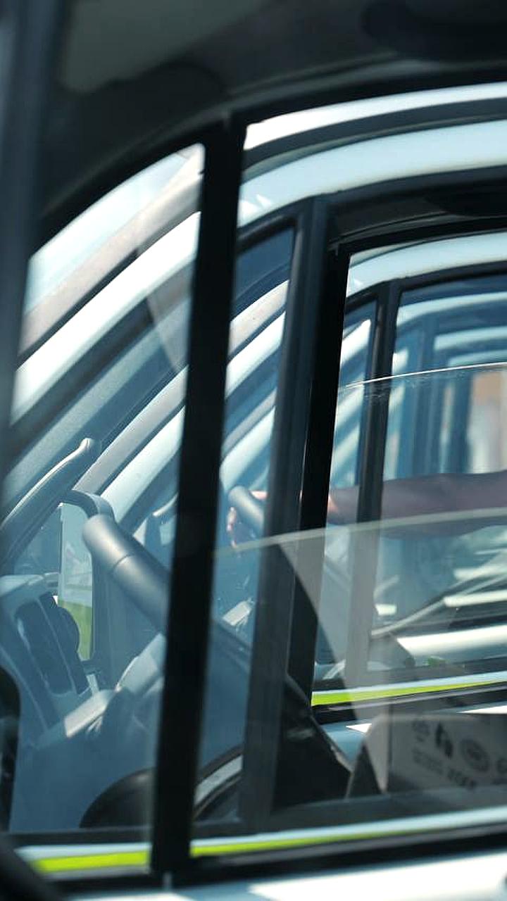 Поставка новых автомобилей для медицинской помощи в Самарской области и Якутии