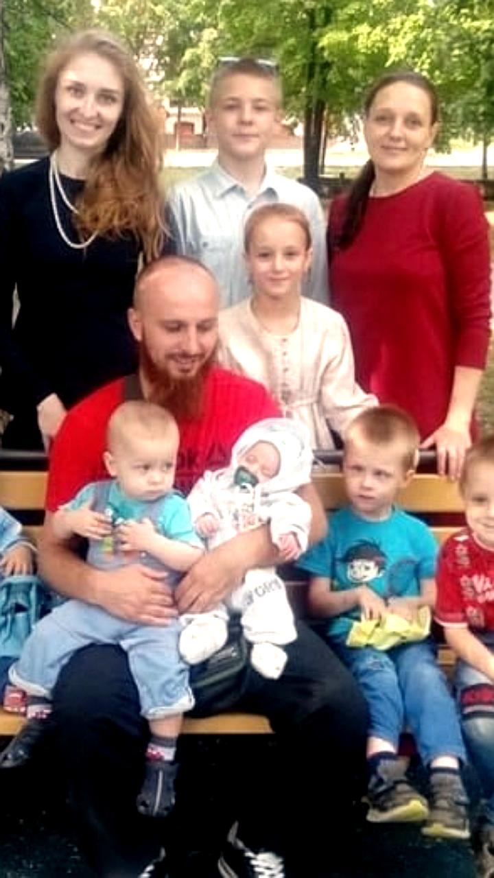 Обвинения в домогательствах: дочь многоженца Сухова рассказывает о травмирующем опыте