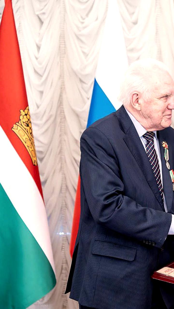 Губернатор вручил награды многодетным родителям и учредил новую награду для семей с детьми-инвалидами