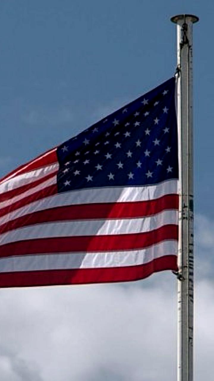 США рассматривают введение годичного тюремного наказания за сожжение флага