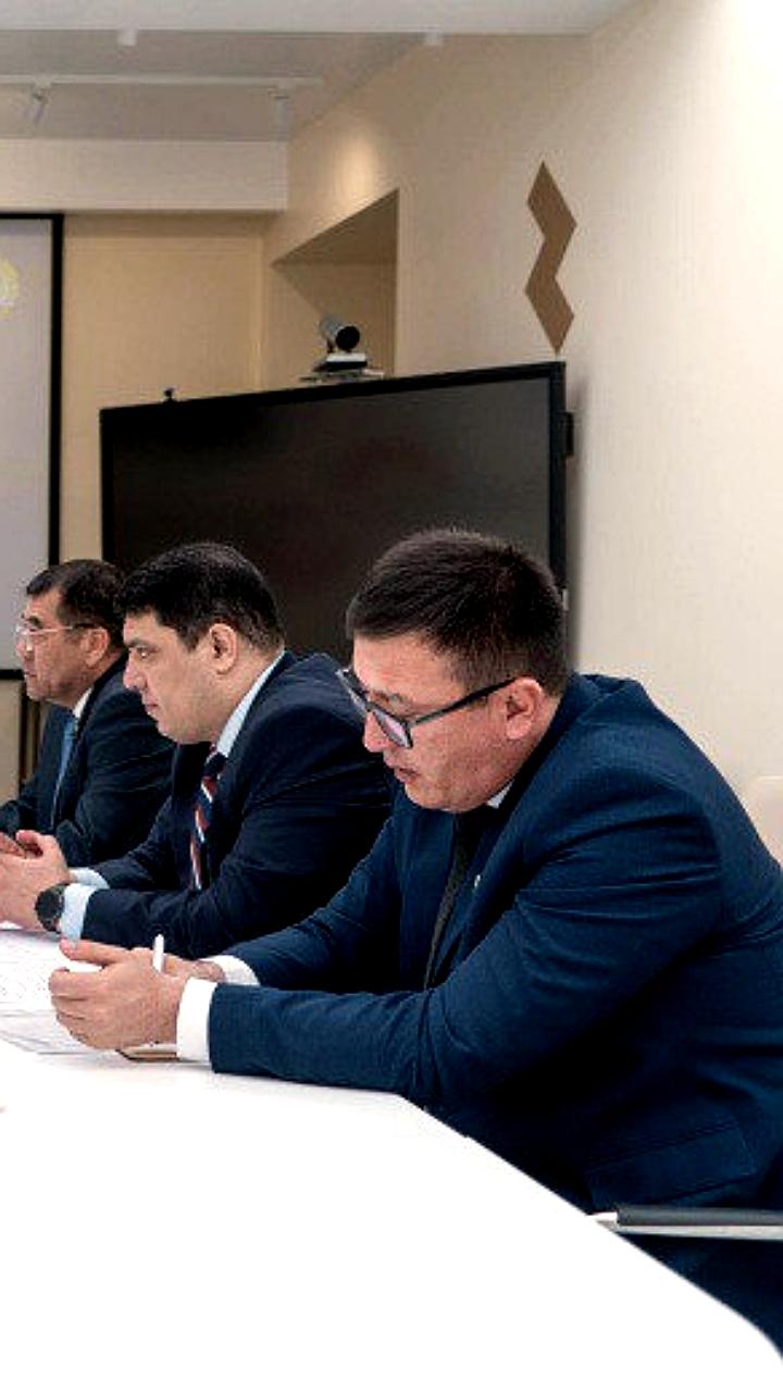 Обсуждение социально-экономического сотрудничества Магаданской области и Узбекистана