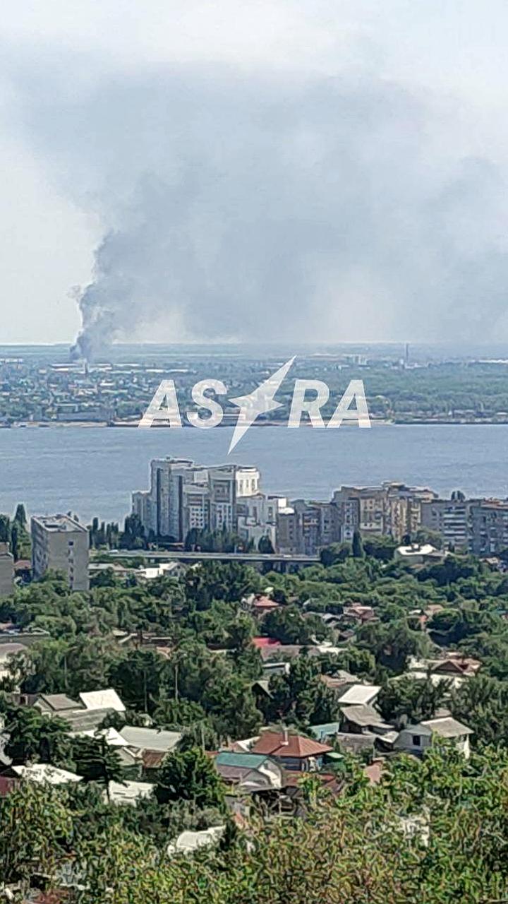 Взрыв в Энгельсе: местные жители сообщают о столбе дыма