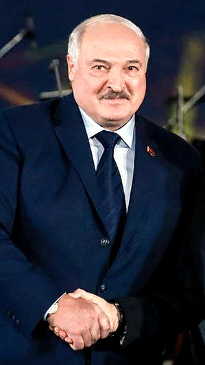 Лукашенко поздравил Путина с Днем России, подчеркивая важность союзничества